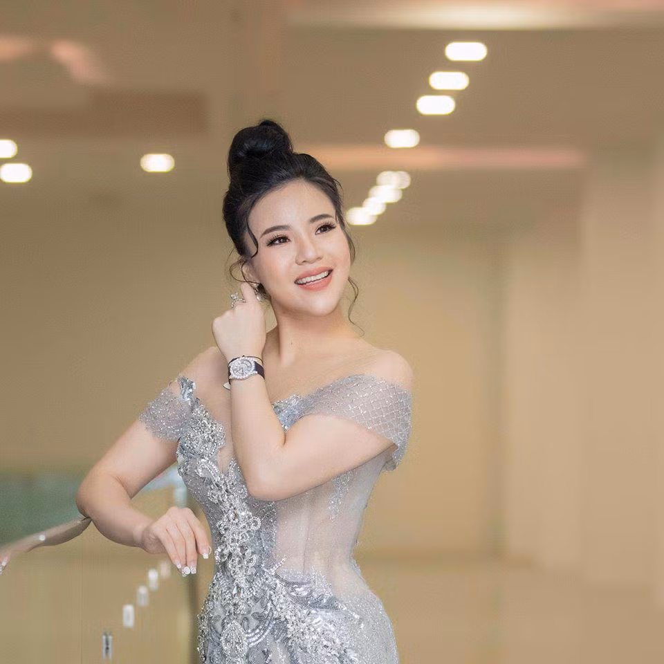 Những món đồ hiệu xa xỉ của Thu Trang là niềm mơ ước của nhiều cô gái trẻ kinh doanh online. Ảnh: Dân Việt.