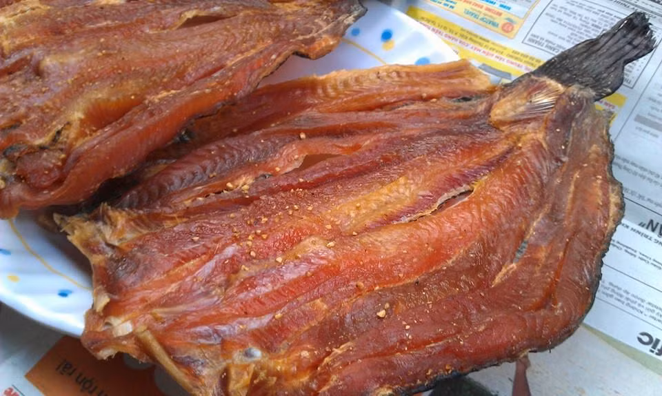 Từ một món ăn phụ trong các gia đình, giờ đây khô cá lóc đã trở thành một đặc sản nổi tiếng ở miền Tây. Ảnh: Monngonquenha.