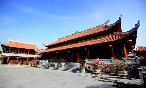 Chủ nhân của dinh thự tại xã Nghi Phú, TP Vinh (Nghệ An) này là ông Lê Đình Cường - một đại gia kinh doanh gỗ ở nước ngoài, ít khi về nước. Ảnh: Zing.