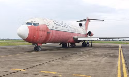 Chiếc Boeing 727 bị bỏ rơi ở Nội Bài từ năm 2007, sau nhiều lần được di chuyển hiện đang đỗ ở vị trí khẩn nguy.