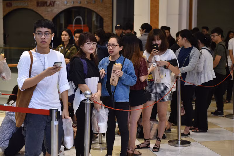 Họ sẵn sàng ăn vội vàng để có thể là người nhanh chân nhất.