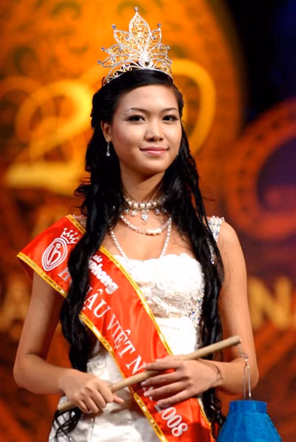 Hoa hau Thuy Dung - cuoc “tron chay” khoi hao quang vuong mien