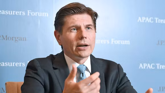 Phiên đối thoại của ông Nicolas Aguzin - CEO JP Morgan khu vực Châu Á Thái Bình Dương tại APEC CEO Summit 2017 có chủ đề về "Tương lai của công việc ". Ảnh: Nikkei Asian Review.