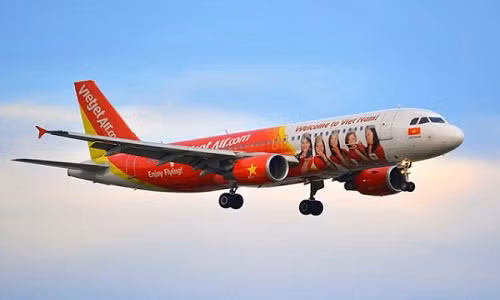 Nhằm đón mừng ngày Phụ nữ Việt Nam 20/10, hãng hàng không VietjetAir tung khuyến mãi khủng dịp 20/10 bằng việc mở bán 300,000 vé máy bay ngày 20/10 giá rẻ chỉ từ 0 đồng. Ảnh: Vietjetgiare.
