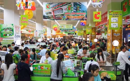 Chào mừng ngày Phụ nữ Việt Nam 20/10 năm nay, hệ thống siêu thị Big C triển khai chương trình khuyến mãi lớn nhất trong năm chuyên về các sản phẩm chăm sóc sắc đẹp như chăm sóc da mặt, trang điểm, sản phẩm chăm sóc tóc, sản phẩm chăm sóc da, dưỡng thể, chăm sóc sức khoẻ, thời trang...Ảnh: Vneconomy.