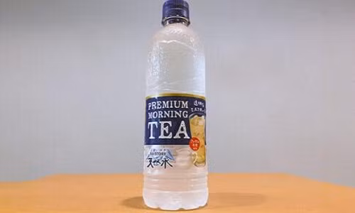 Dù có giá đắt hơn nhiều so với những chai nước lọc thông thường nhưng các đầu mối bán vẫn luôn trong tình trạng cháy hàng. Khách hàng phải đặt trước khoảng 2-3 ngày mới có hàng. Ảnh: Facebook.