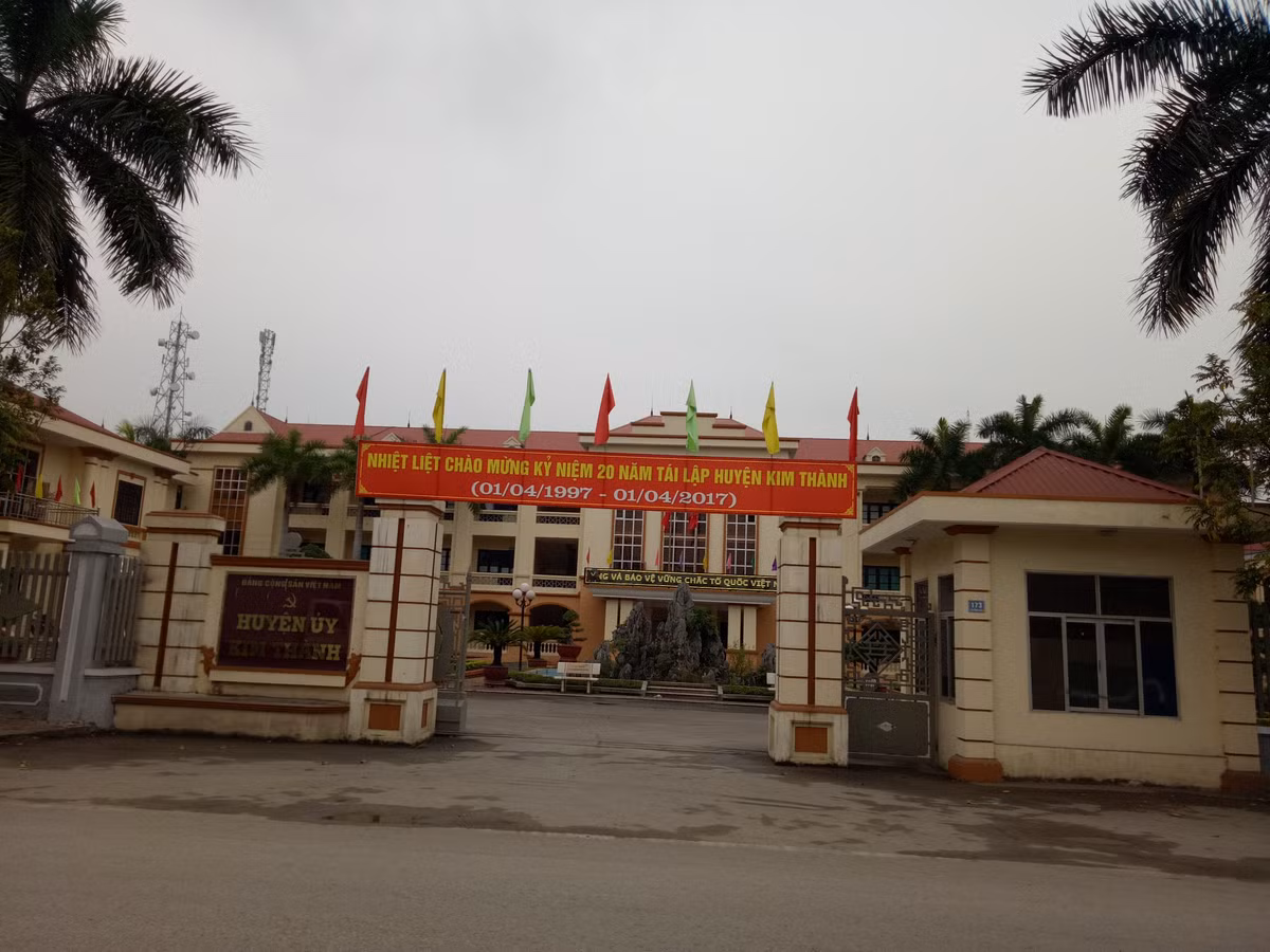 Nhieu nguoi than Bi thu huyen Kim Thanh lam lanh dao: Chi la ngau nhien?