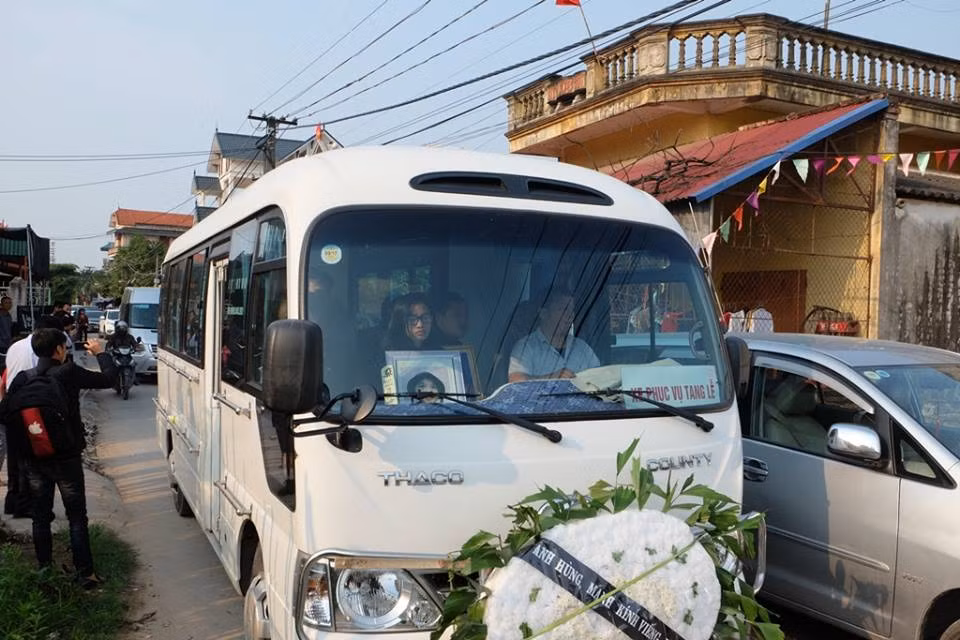 Ngày 2/4, không khí tang thương bao trùm lên làng quê xã Tân Dân (huyện Khoái Châu, tỉnh Hưng Yên) khi hàng trăm người đón thi thể bé Lê Thị Nhật L. (10 tuổi, quốc tịch Việt Nam) - bé gái tử vong do bị sát hại tại gần một mương nước tại thành phố Abiko, tỉnh Chiba, Nhật Bản - về quê an táng.