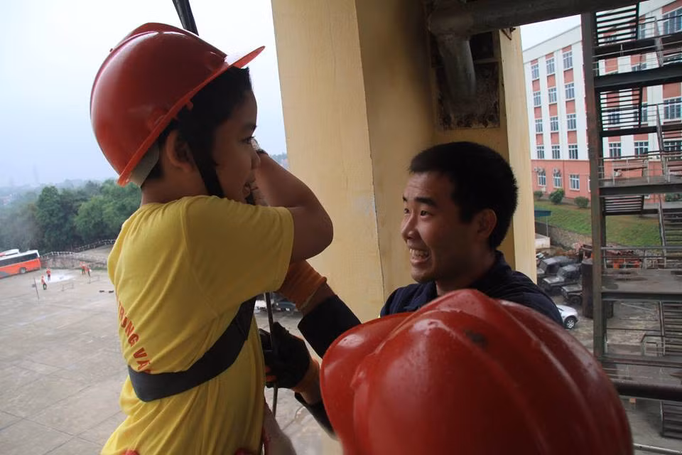 Nhiều em học sinh rất hào hứng tham gia khóa học.