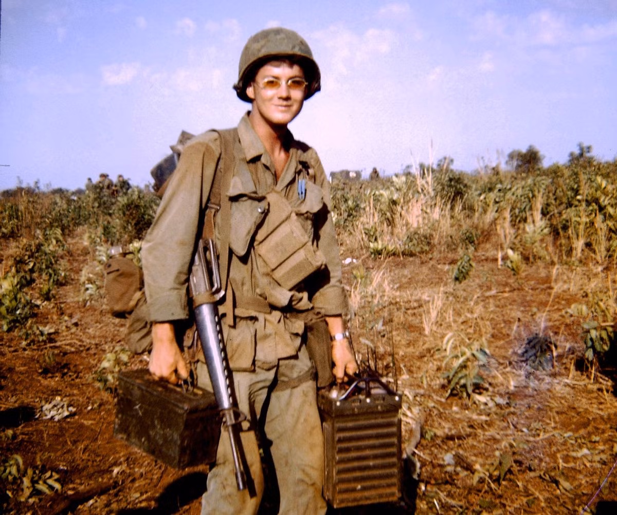 Tác giả bức ảnh này là James Allan Townsend, cựu binh, phục vụ trong Quân đội Mỹ từ năm 1967 - 1973. Ông đã làm nhiệm vụ tại Việt Nam năm 1968 - 1969. Ông Townsend qua đời năm 2015 vì căn bệnh chất độc màu da cam bị nhiễm khi ở Việt Nam.