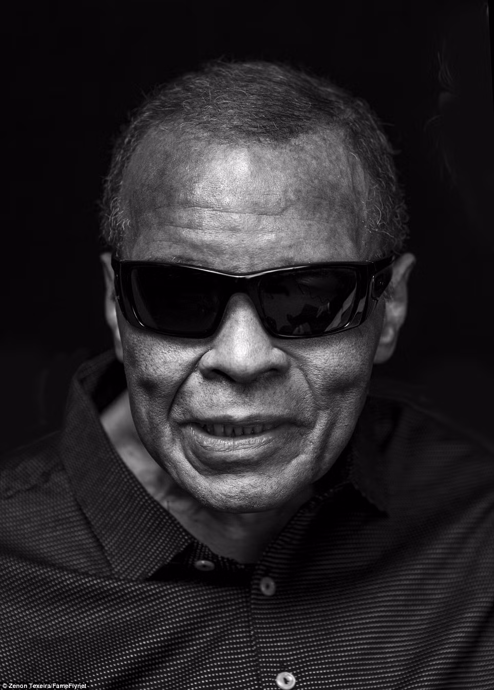 Tuy nhiên, Muhammad Ali luôn tràn đầy tự tin, lạc quan và nở nụ cười ngay cả khi mệt mỏi nhất.