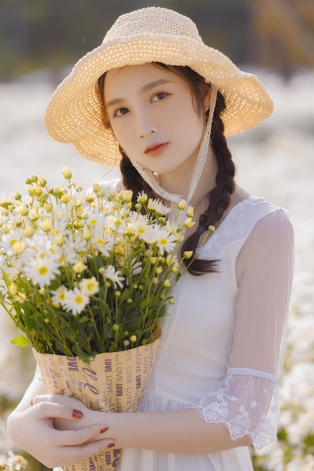 Hoa khoi DHQG Ha Noi khoe sac ben cuc hoa mi