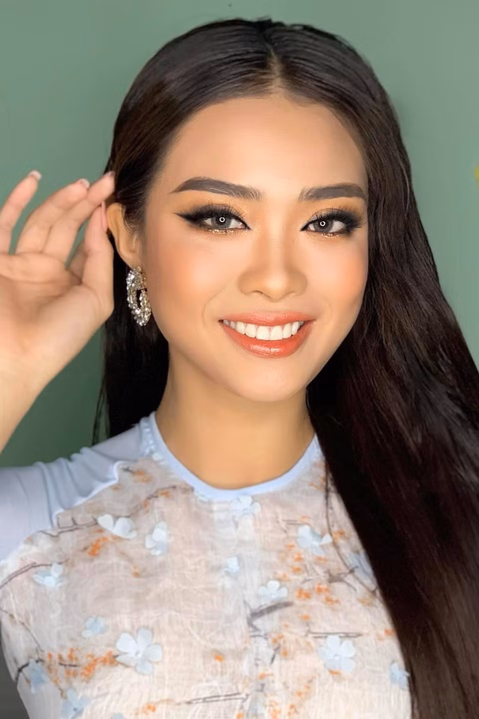 Từ nhỏ đã yêu thích thể thao, năm 14 tuổi, Dương may mắn được một thầy giáo chọn vào đội tuyển bóng chuyền trẻ của tỉnh.