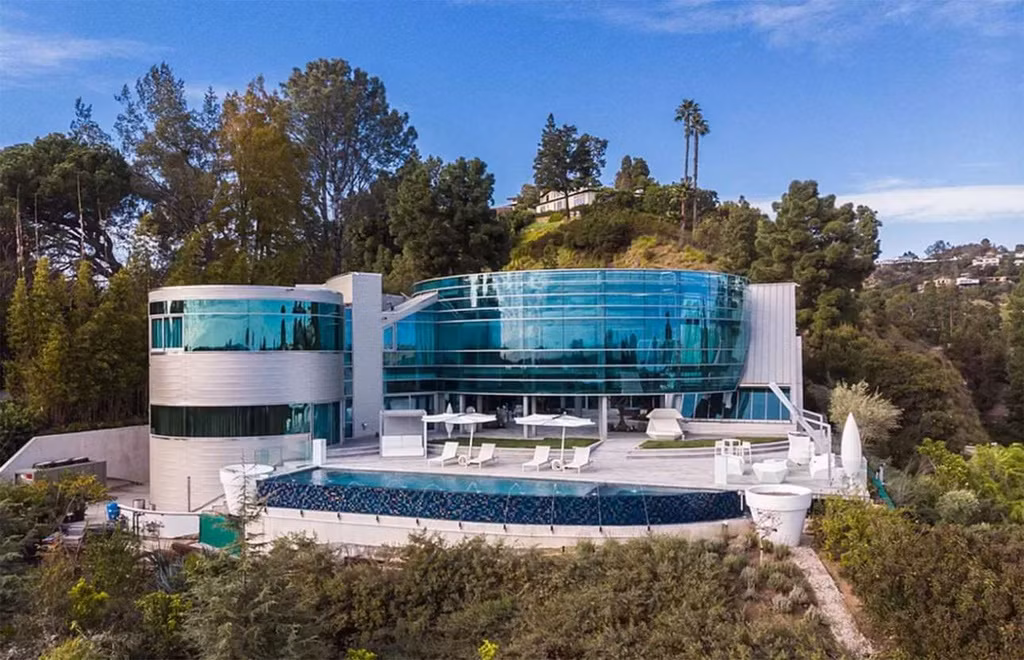 Năm 2014, ngôi sao nhạc pop này thuê một căn biệt thự độc đáo ở khu Beverly Hills giàu có của thành phố Los Angeles, bang California với giá 60.000 USD/tháng. Ảnh: Zillow.