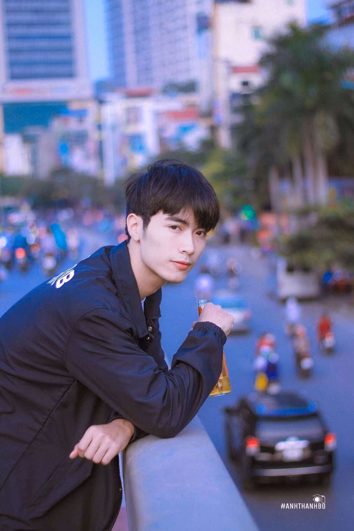 Khi quyết định lựa chọn theo ngành Luật kinh tế 3 tại trường Đại học Mở Hà Nội, Trần Đức Lương cũng đã suy nghĩ và tìm hiểu để đưa ra quyết định, Lương chia sẻ: “Khi mình quyết định học ở đây mình cũng đã tìm hiểu kỹ và cảm thấy môi trường học tập ở đây rất tốt. Mình cảm thấy không có khó khăn gì với ngành học này. Hiện nay, Luật là một ngành gắn liền với đời sống và đang rất phát triển. Càng học sẽ càng thấy thích thú và cuốn hút chứ không khô khan như những gì mọi người thường nghĩ. Điều quan trọng hơn là mọi người nên lựa chọn ngành học mà bản thân yêu thích thì mới có cảm hứng và thích học được”.