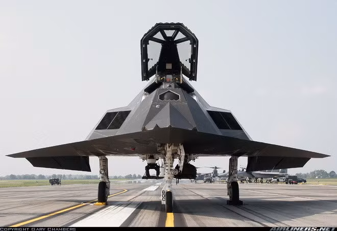 Sau đó F-117 còn được triển khai với nhiệm vụ ném bom thông minh trong chiến tranh Vùng Vịnh lần thứ nhất năm 1991, chiến tranh Kosovo năm 1999 và chiến tranh Vùng Vịnh lần thứ hai năm 2003.