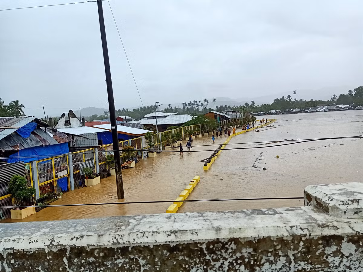 Hinh anh ngap lut kinh hoang o Philippines vi bao Dujuan-Hinh-8