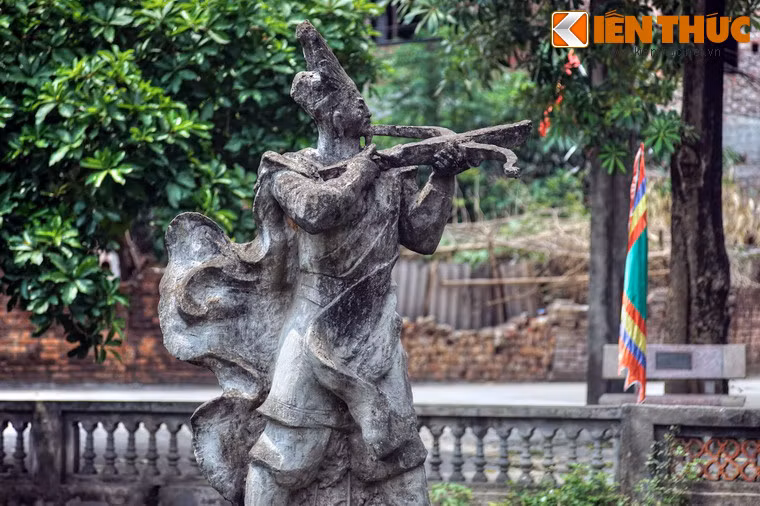 Theo sử sách, tướng Cao Lỗ là người sáng tạo ra nỏ liên châu bắn nhiều mũi tên cùng lúc. Ông cũng là người chỉ huy xây dựng Cổ Loa lịch sử.