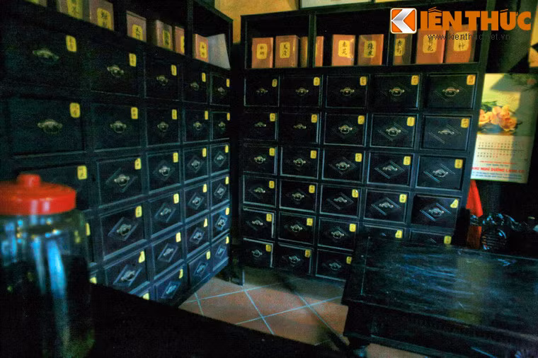 Ngược dòng lịch sử, sau sự kiện chống thuế năm 1908, nhà cổ Đức An chuyển sang bán thuốc Bắc, hòa vào việc buôn bán tấp nập cùng nhiều hiệu thuốc Bắc ở Hội An, song vẫn là điểm hẹn gặp gỡ của các chí sĩ yêu nước trong khu vực.