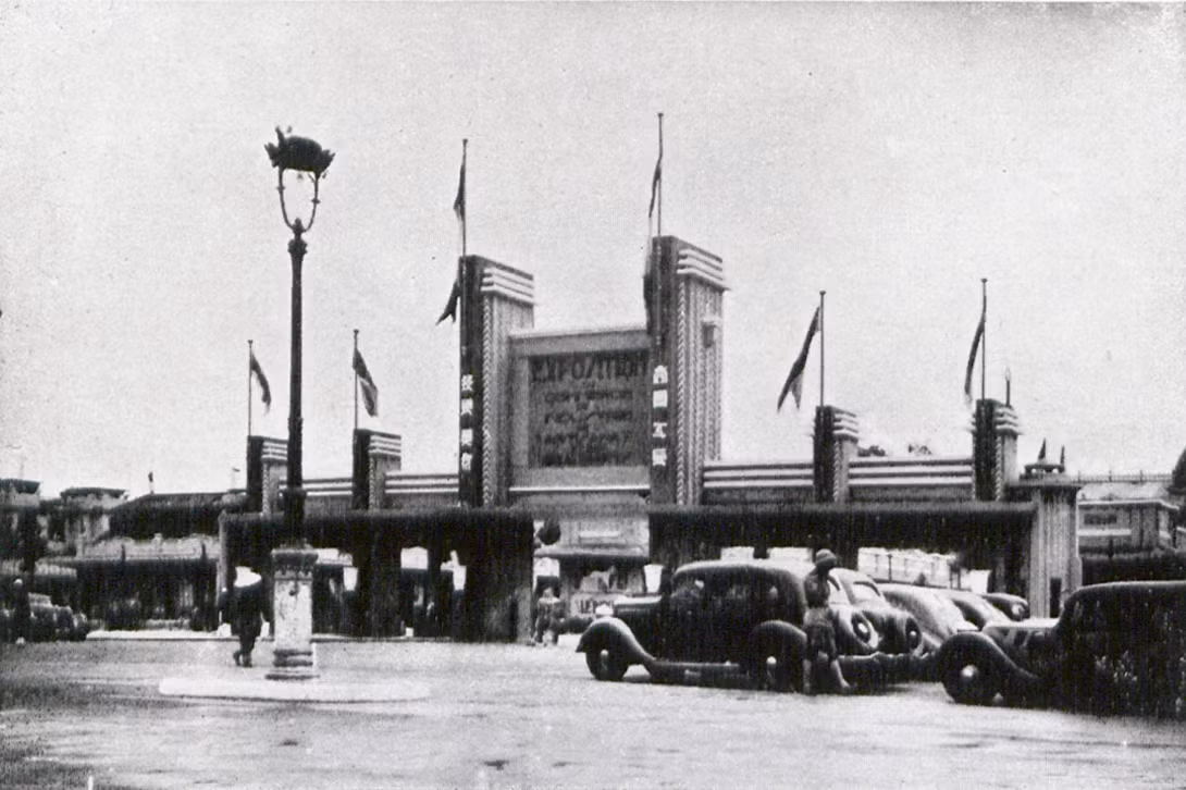 Cổng chính của khu đấu xảo Hà Nội 1938. Ảnh: Gallica.bnf.fr.