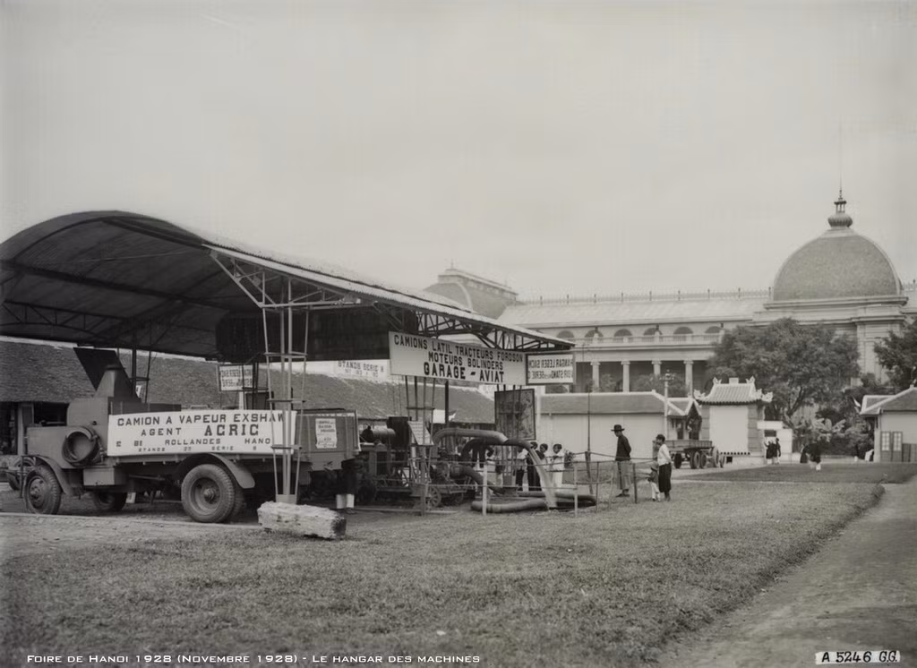 Gian trưng bày sản phẩm cơ khí.
