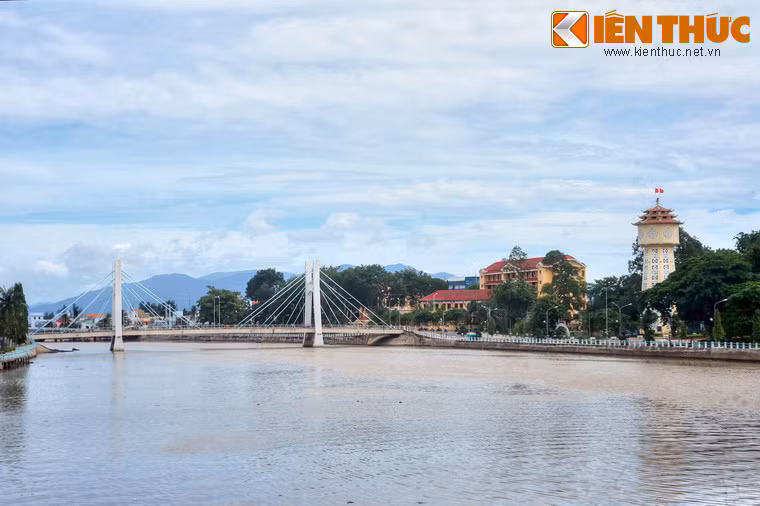 Sau hơn 80 năm lịch sử, Tháp nước Phan Thiết đã trở thành biểu tượng của thành phố Phan Thiết. Bên cạnh đó, tháp cũng được coi là một chứng nhân cho mối quan hệ keo sơn Việt Lào.