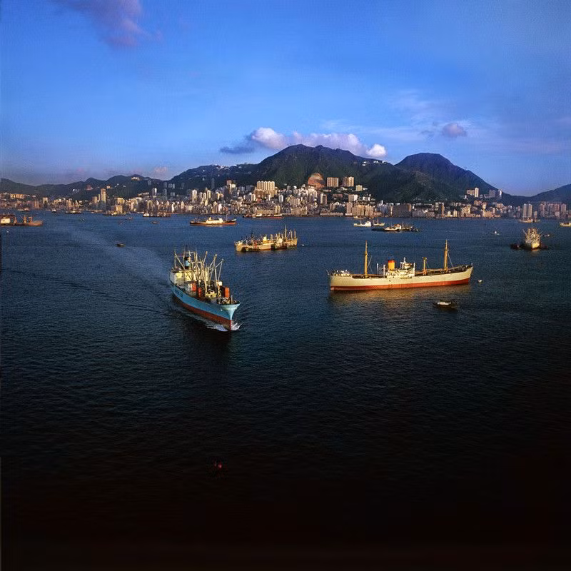 Hong Kong nhìn từ ngoài khơi, 1973. Ảnh: Keith Macgregor.