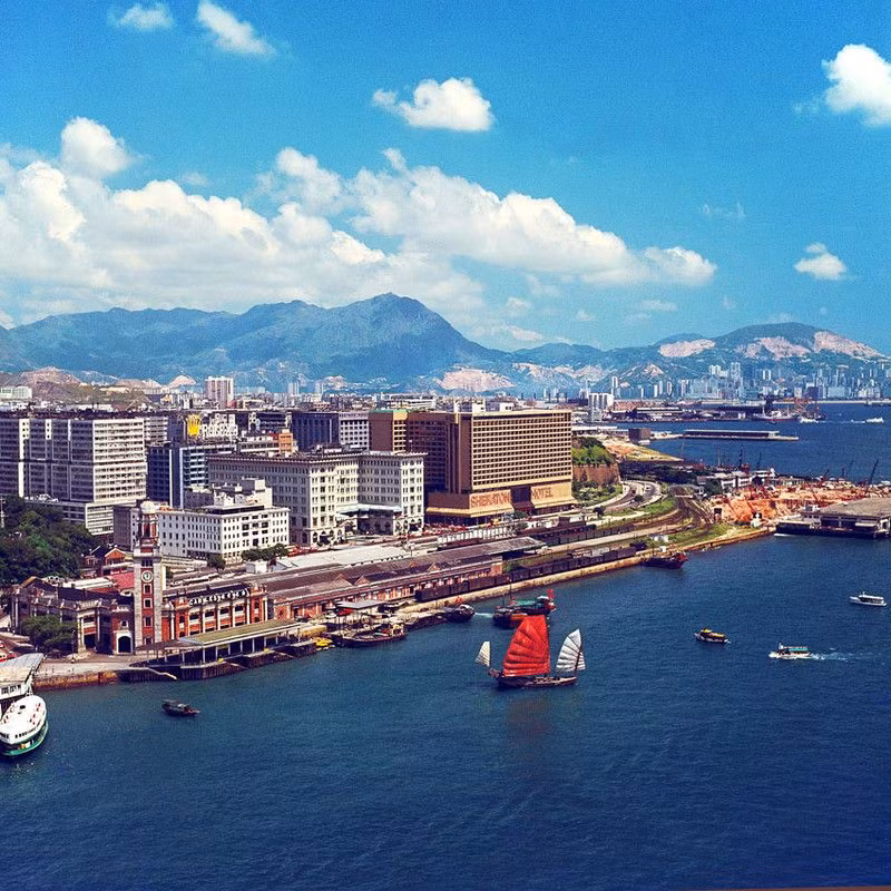 Ga Kowloon và khu Tsim Sha Tsu, 1974. Ảnh: Keith Macgregor.