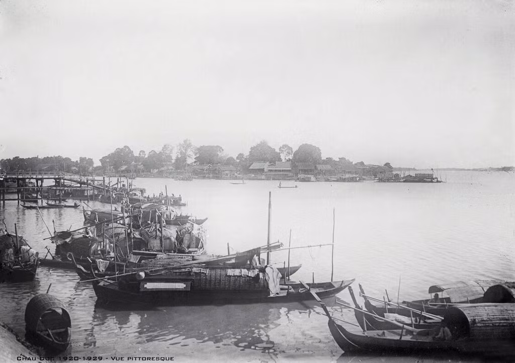 Cảnh sông nước ở Châu Đốc. Ảnh tư liệu.