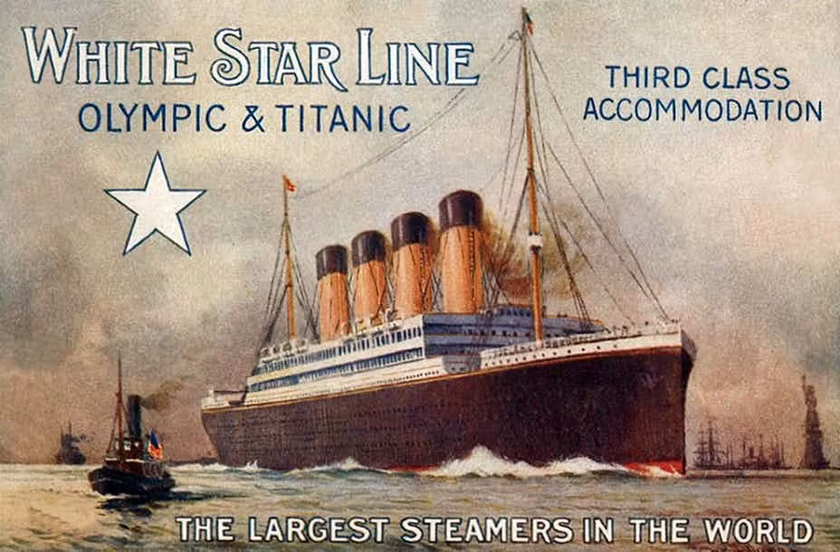 Trước khi tàu Titanic chìm hoàn toàn xuống đáy biển, những hành khách trên khoang hạng nhất được hưởng những ưu đãi đặc biệt. Cụ thể, khi tàu chìm, họ có cơ hội sống sót cao hơn hành khách ở khoang khác khi được ưu tiên lên các xuồng cứu hộ đầu tiên.