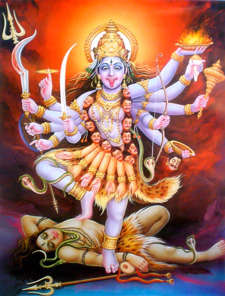 Trong Hindu giáo, thần bóng tối Kali là vị thần quyền lực mang tới sự sống, cái chết và sự hồi sinh. Vị thần này là vợ của thần hủy diệt Shiva. Được miêu tả mang khuôn mặt hung dữ, thần Kali khiến nhiều người khiếp sợ khi có 8 cánh tay cầm vũ khí và đầu ma quỷ.