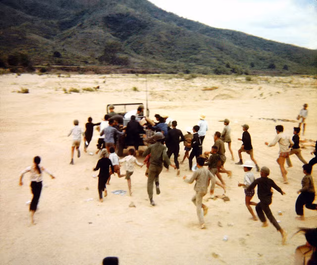 Lính Mỹ xuất hiện ở vùng biển Ninh Hòa. Ảnh chụp năm 1968.