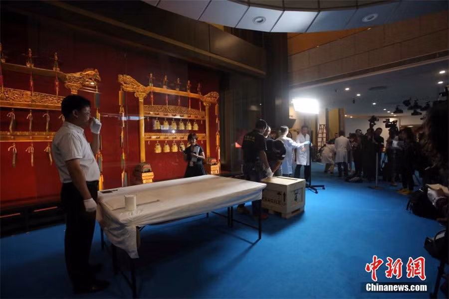 Hàng trăm báu vật giá trị có từ thời nhà Thanh (1644-1911) được giới thiệu với công chúng qua buổi triển lãm tổ chức ở Bảo tàng Lịch sử, Hong Kong.