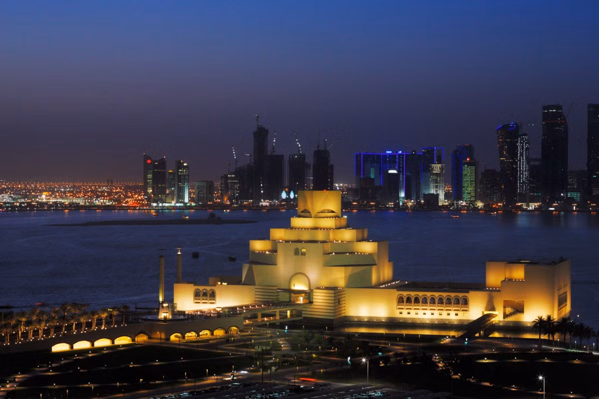 Qatar sở hữu trữ lượng dầu lớn thứ ba thế giới trong khi diện tích quốc gia này nhỏ hơn tiểu bang Connecticut, Mỹ.