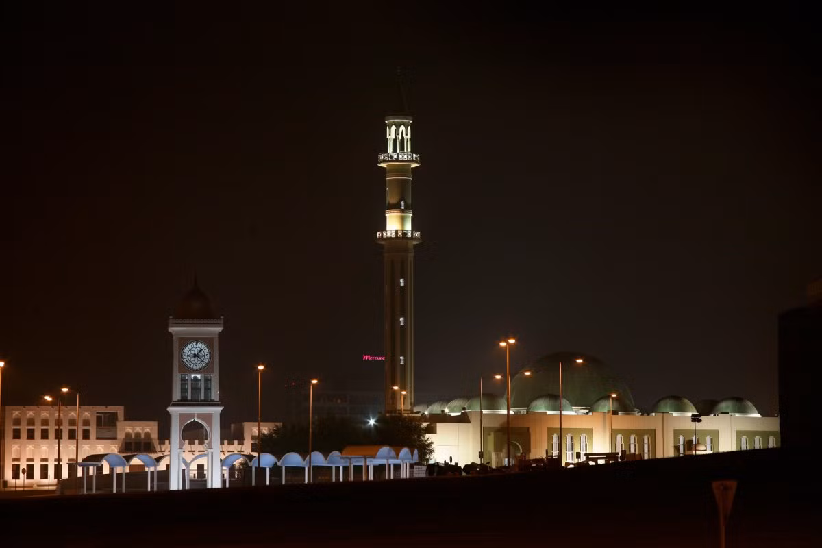 Qatar có tỷ lệ thải khí CO2 trên đầu người cao nhất thế giới, với khoảng 49,1 tấn/người vào năm 2008. Trong khi đó, con số này ở Mỹ và Anh lần lượt là 18 và 8,5 tấn/người.