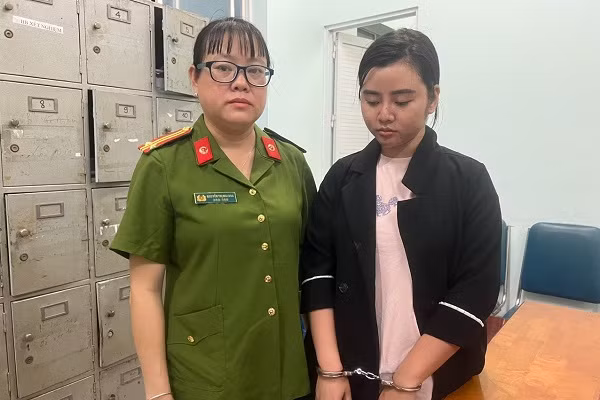 Lún sâu cờ bạc online, con dâu lừa bố chồng và nhiều người, chiếm đoạt 17 tỷ Lun sau co bac online, con dau lua bo chong va nhieu nguoi, chiem doat 17 ty
