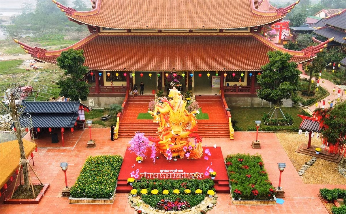Hà Tĩnh: Khai quang linh vật “rồng chầu” vạn người mê Ha Tinh: Khai quang linh vat “rong chau” van nguoi me