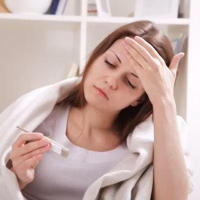 Sỏi thận dễ khiến bệnh nhân bị nhiễm trùng đường tiết niệu, và điều này khiến họ bị sốt và gai người.