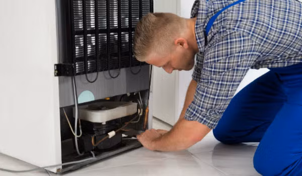 Tuy nhiên, bạn đừng tự ý nạp gas bởi gas tủ lạnh là một khái niệm phức tạp, nếu làm không đúng kỹ thuật có thể dẫn đến nổ nguy hiểm tính mạng.