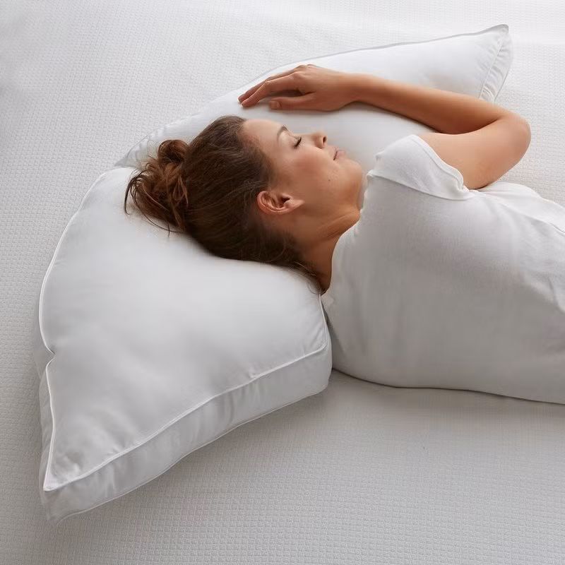 Gối ngủ: Ít ai biết rằng, gối ngủ là nơi trú ngụ của tế bào chết và da đầu, miếng mồi béo bở của vi khuẩn và nấm mốc, các loại mạt bụi, rệp giường. Tốt nhất hãy giặt gối ngủ hàng tháng và nên thay sau 1-2 năm sử dụng.