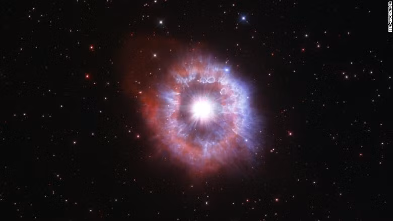 Ngôi sao biến thiên màu xanh lam hiếm gặp AG Carinae, nằm cách Trái Đất 20.000 năm ánh sáng trong dải ngân hà.