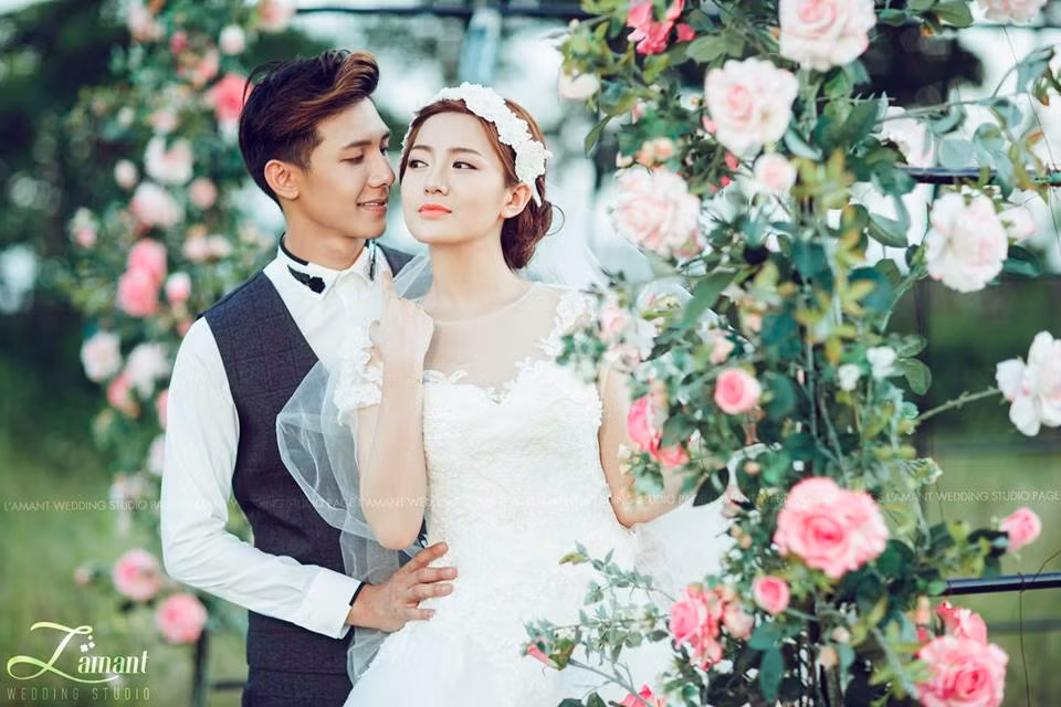 Thời gian gần đây Tú Linh gặp khá nhiều chuyện không vui, vướng vào nhiều "tai hoạ từ trên trời rơi xuống" khi hết bị tố cướp người yêu lại đến tin đồn về một đoạn clip nhạy cảm.
