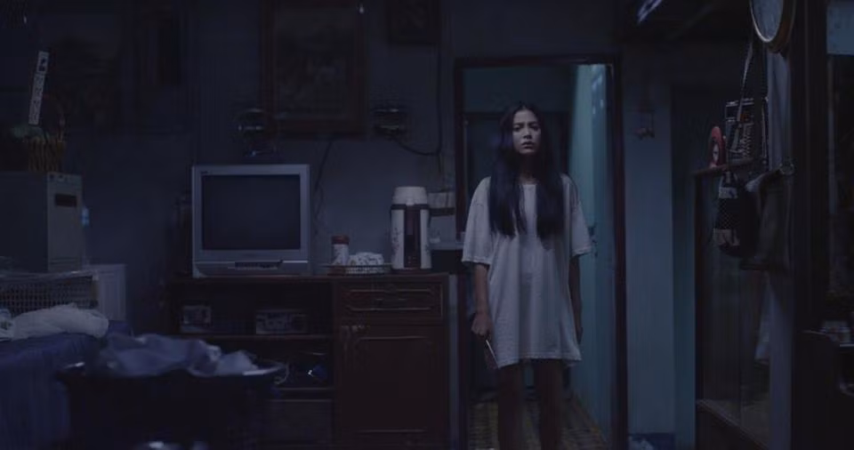 Một cảnh Apinya diễn xuất có chiều sâu và mang tạo hình như "ma nữ" khiến khán giả mê mệt.