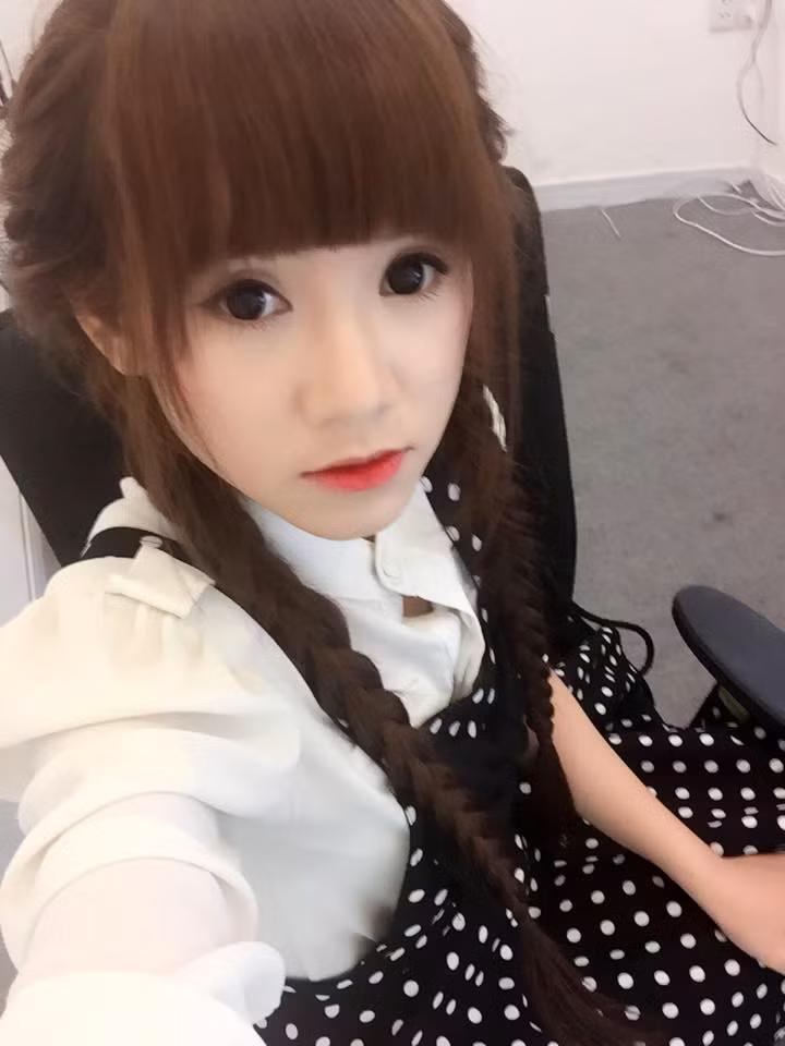 “Mỗi người đều có một đặc điểm riêng để không bị nhầm lẫn với ai cơ mà. Thà bị ghét bị chảnh hay tự cao còn được, đây là lần đầu mình thấy có người bị ghét vì điệu”, Diễm Nhi bộc bạch.