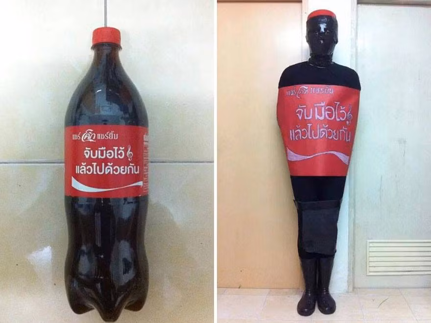 Anucha “Cha” Saengchart thậm chí còn cosplay cả... đồ vật. Kiểu cosplay "hại não" này cực kỳ đắt khách trên những trang web giải trí, ảnh chế gây cười của nhiều quốc gia.