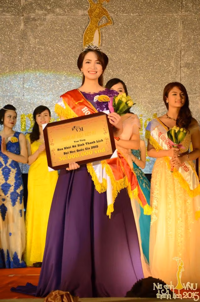 Tân Hoa khôi của ĐH Quốc gia năm nay là Lê Thị Việt Hà, quê Phú Thọ, sinh năm 1995, hiện là sinh viên chuyên ngành Công nghệ sinh học, trường Đại học Khoa học Tự nhiên, Đại học Quốc gia Hà Nội. Ảnh: BTC.