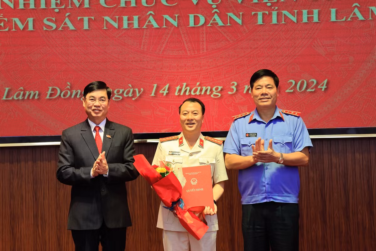 Ông Nguyễn Thành Minh được bổ nhiệm làm Viện trưởng VKSND tỉnh Lâm Đồng Ong Nguyen Thanh Minh duoc bo nhiem lam Vien truong VKSND tinh Lam Dong