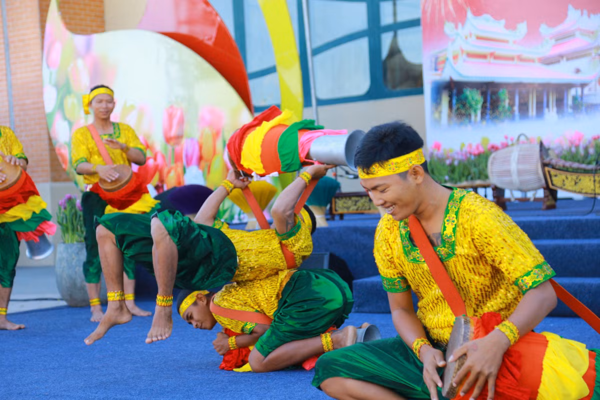 Tây Ninh: Nhiều lễ hội kỷ niệm 49 năm ngày thống nhất đất nước Tay Ninh: Nhieu le hoi ky niem 49 nam ngay thong nhat dat nuoc
