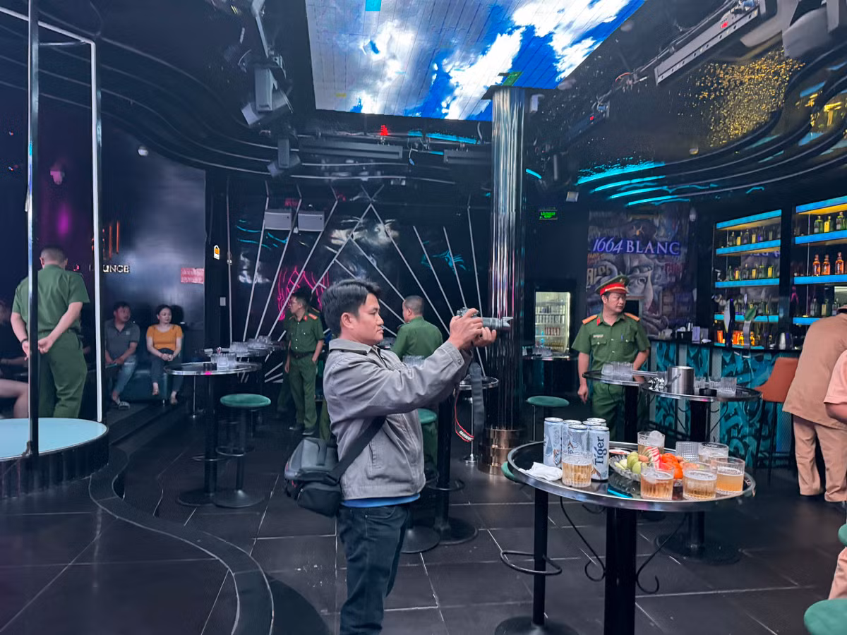 Đồng loạt kiểm tra 8 điểm kinh doanh bar, karaoke ở Lâm Đồng Dong loat kiem tra 8 diem kinh doanh bar, karaoke o Lam Dong
