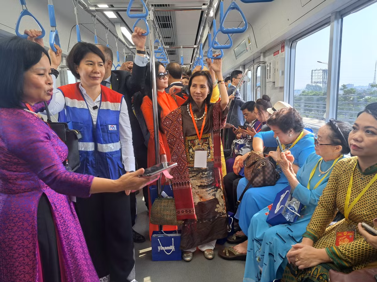 TP HCM: Bên trong tuyến Metro số 1 (Bến Thành-Suối Tiên) có gì? - Hình 8 TP HCM: Ben trong tuyen Metro so 1 (Ben Thanh-Suoi Tien) co gi?-Hinh-8